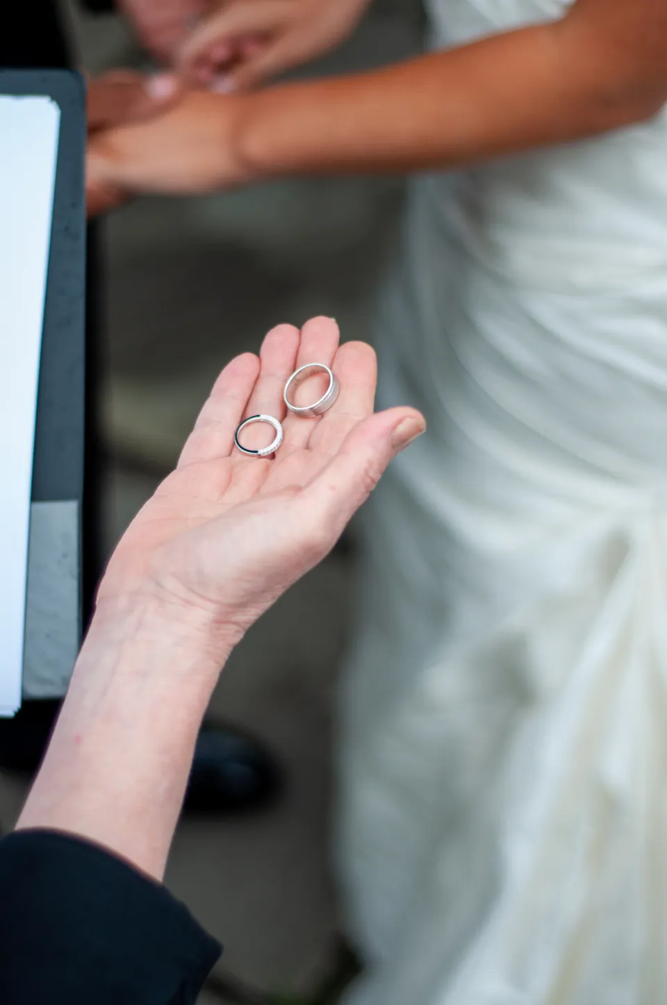 Fotografie de la cununia civilă — wedding rings